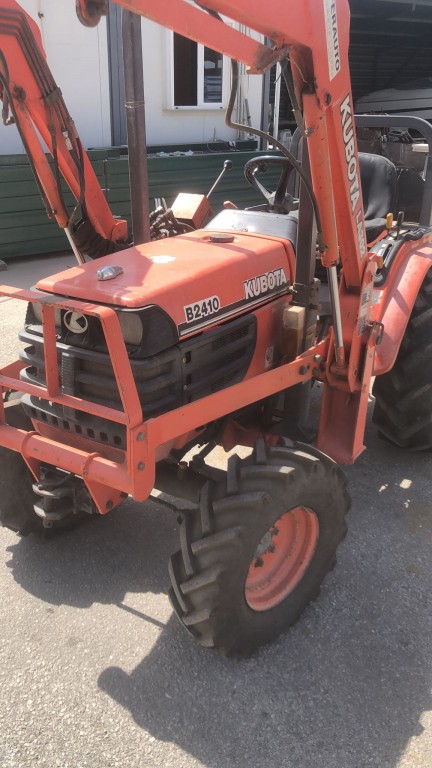 Tractor KUBOTA B2410 con pala KUBOTA LA302 - Maquinaria agrícola ...