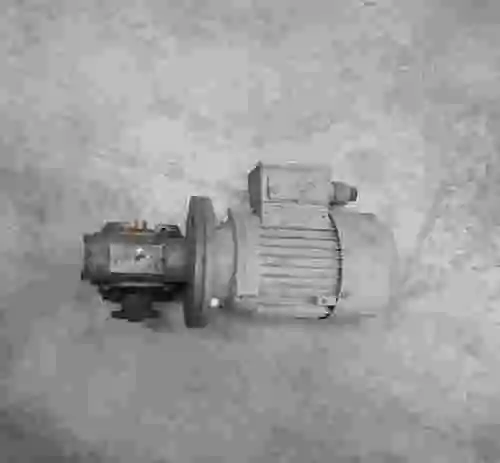 5. MOTOR REDUCTOR SIEMENS 1LA3063-2AA21