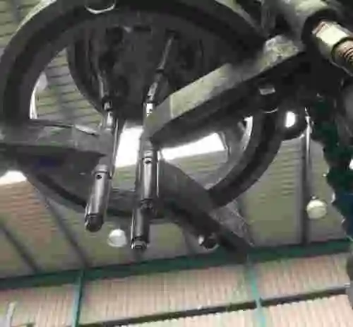 9. Taladro roscador ONA-LAITZ tipo Syderic  con motor Neumático con tres machos