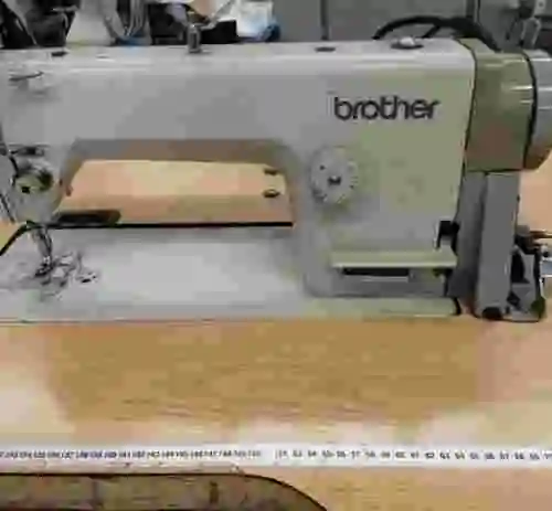 1. MAQUINA DE COSER BROTHER SL-755-3A CON MESA GRANDE