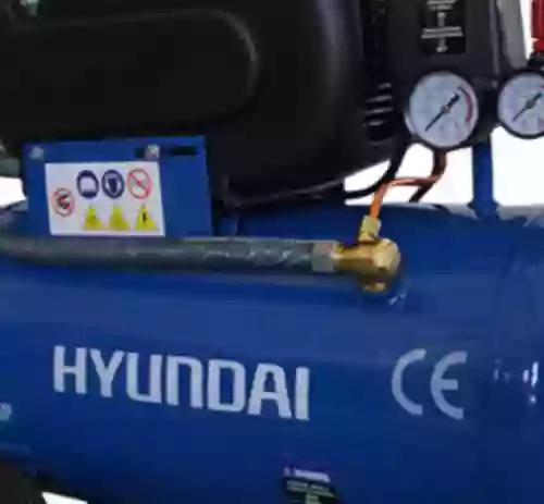 6. Compresor aceite HYUNDAI Hyac24-21 de 2 cv y 24l de depósito