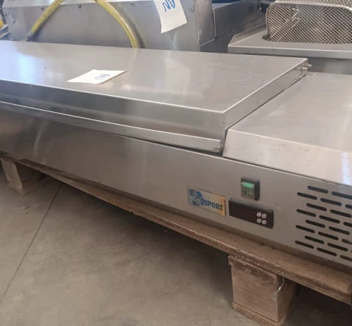 2. Vitrina de ingredientes refrigerada