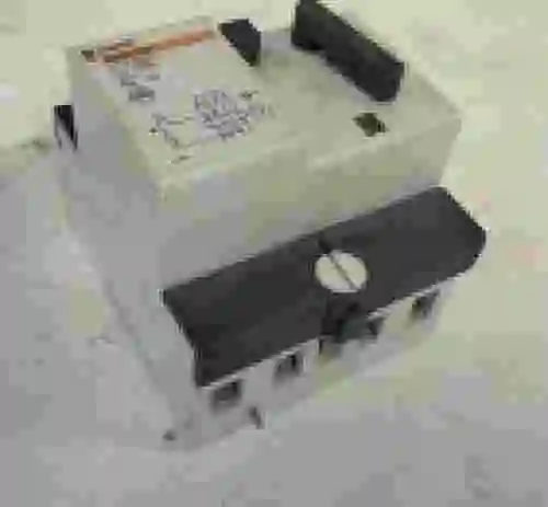 2. Interruptor diferencial MERLIN GERIN 19891