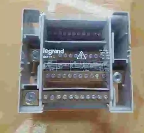 4. LEGRAND 04877 PIEZA MODULAR DISTRIBUCION 4P 250A IPK 42KA NUEVO