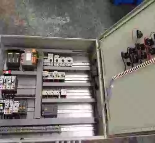 6. CUADRO DE POTENCIA Y MANIOBRA CON CUADRO FUSIBLES, TRANF. MANIOBRA Y AUTOMATA SIEMENS