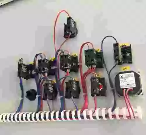 7. CUADRO DE POTENCIA Y MANIOBRA CON CUADRO FUSIBLES, TRANF. MANIOBRA Y AUTOMATA SIEMENS