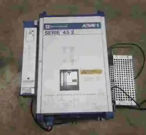 6. Telemecanique ATV 452u30 altivar 5 serie 45 2 variador frecuencia