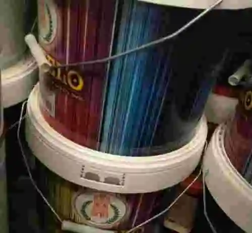 4. LOTE DE PINTURA PLASTICA