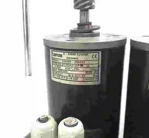 4. LOTE DE 2 MOTORES MARCA LENZE DE 0.06KW
