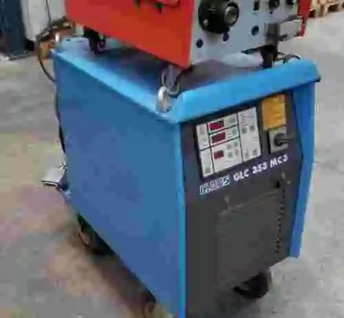 2. Equipo de soldar CLOOS GLC 353 MC3