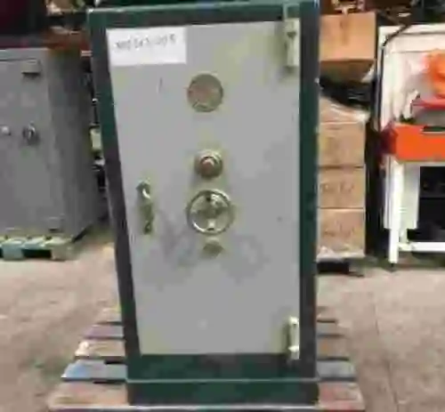 2. Caja Fuerte Zubigaray con cerradura y combinación numérica