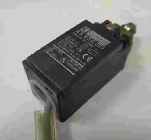 1. Interruptor de limite CROUZET 83 850 501 USADO