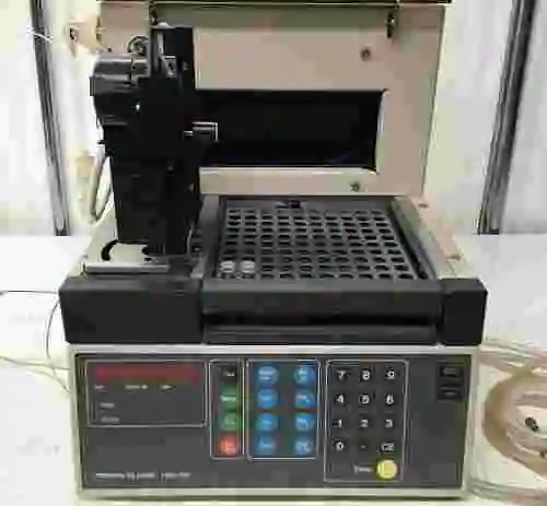 4. Cromotógrafo PerkinElmer ISS-100