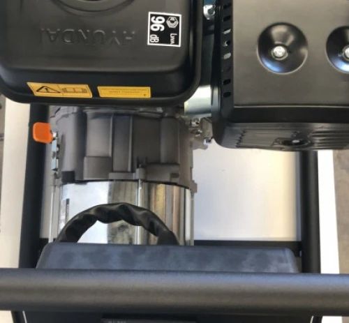 4. GENERADOR HYUNDAI GASOLINA 3000 RPM HY6000