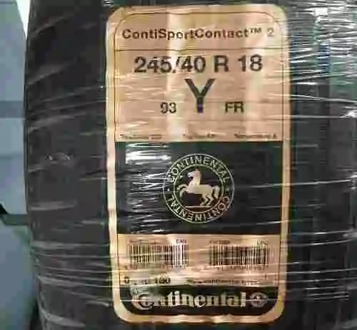 6. Expositor con 4 ruedas CONTINENTAL