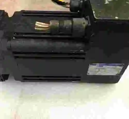 1. Servo Motor sin escobillas Num AC BMH1424K1RA1C