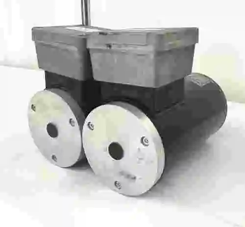 6. LOTE DE 2 MOTORES MARCA LENZE DE 0.06KW