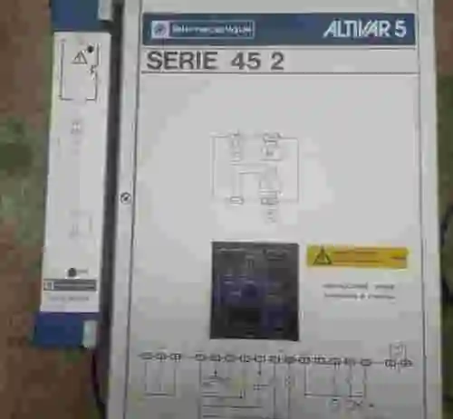 4. Telemecanique ATV 452u30 altivar 5 serie 45 2 variador frecuencia