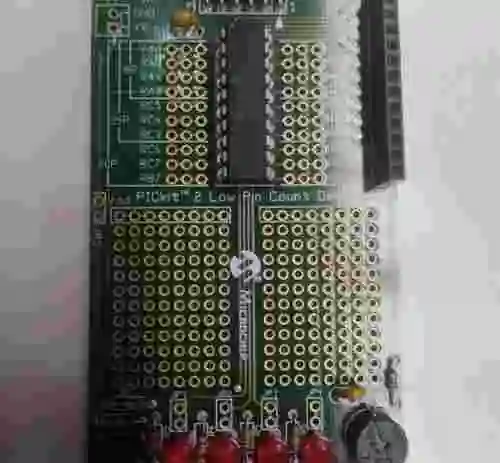 2. PLACA DE CIRCUITO MICROCHIP 02-01831-R1