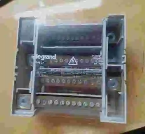 1. LEGRAND 04877 PIEZA MODULAR DISTRIBUCION 4P 250A IPK 42KA NUEVO