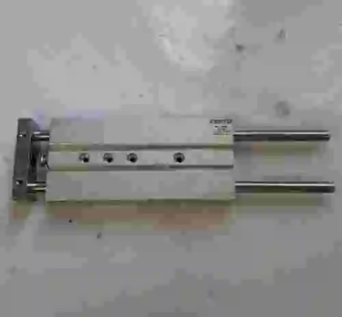 5. Cilindro de doble pistón neumático FESTO DPZ-20-80-P-A-S2