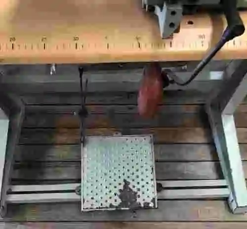 2. Maquina de coser con mesa UNION SPECIAL LAWIS