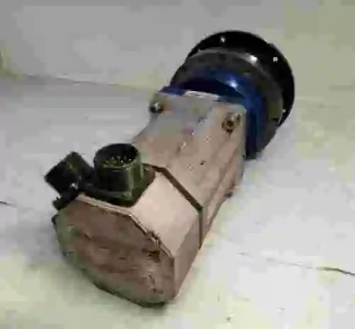 4. Servomotor  OFANENGO A5039 + Reductor ALPHA GETRIEBEBAU GMBH LP 090-M02-50