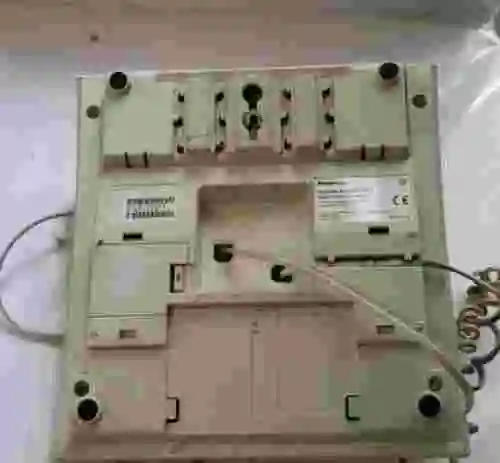 3. Telefono con pantalla digital PANASONIC KX-T7533