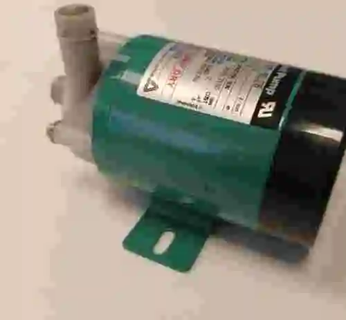 3. Bomba magnética IWAKI MAGNET PUMP MD-10K-NL28