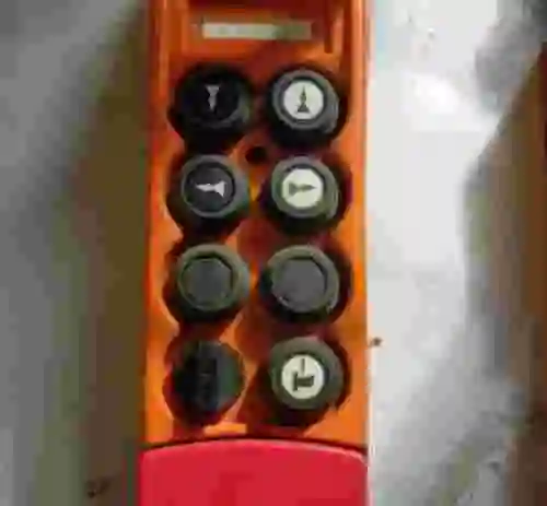 3. Botonera de control y manipulación a distancia IKUSI LM70/1.06