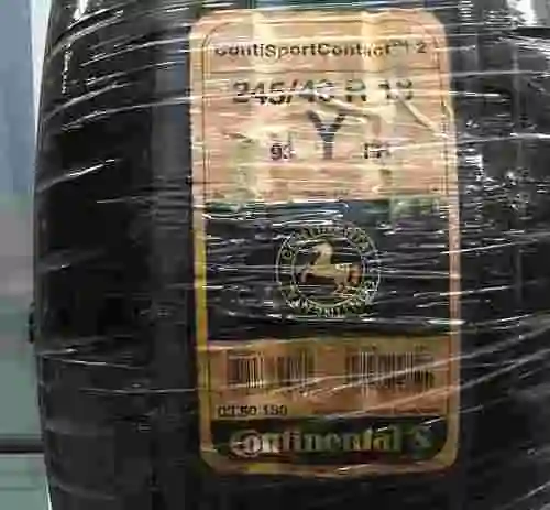 4. Expositor con 4 ruedas CONTINENTAL