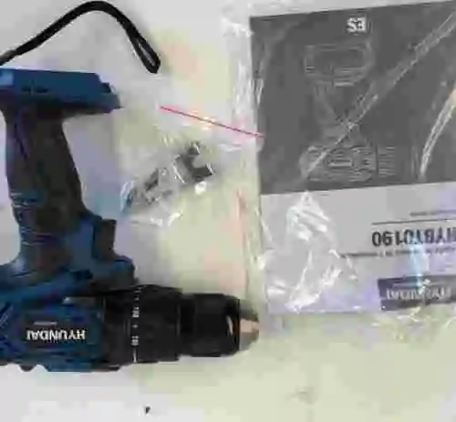 3. TALADRO ATORNILLADOR HYUNDAI 18 V 2 VELOCIDADES HYBT0190