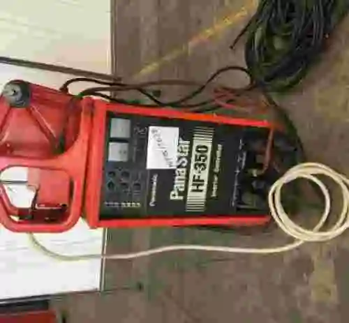 8. Equipo de soldadura con robot Pana Star HF-350 con control dé alimentación.