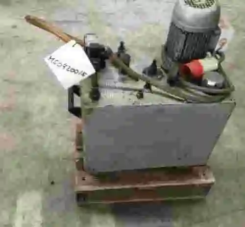 5. Central hidraulica con motor de 1 cv y bomba de 9 litros 20 litros