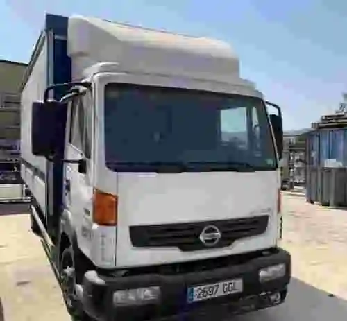 3. Camión Nissan atleon