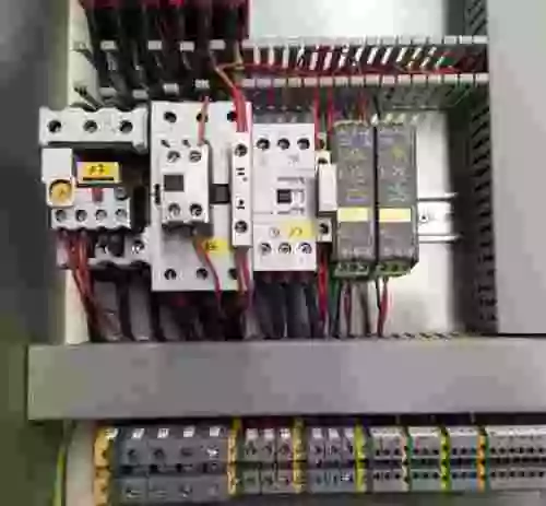 15. CUADRO DE POTENCIA Y MANIOBRA CON CUADRO FUSIBLES, TRANF. MANIOBRA Y AUTOMATA SIEMENS