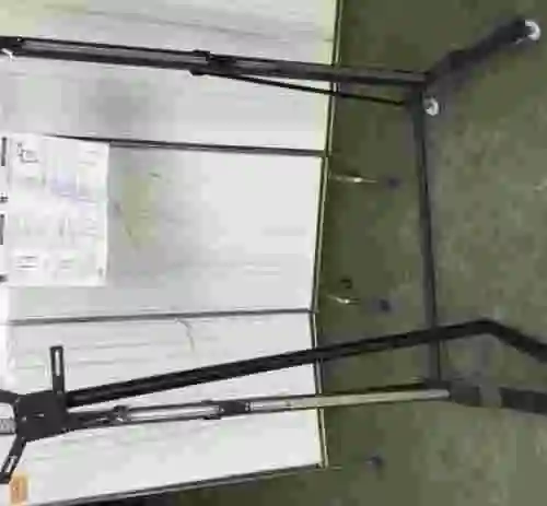 7. Soporte Universal movil para pizarra digital con brazo para proyector.