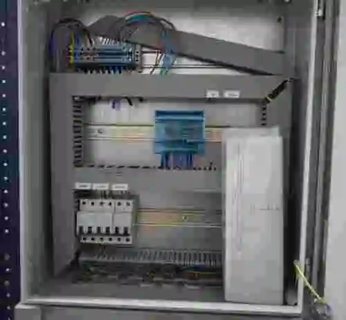 4. Cuadro eléctrico sobre estructura
