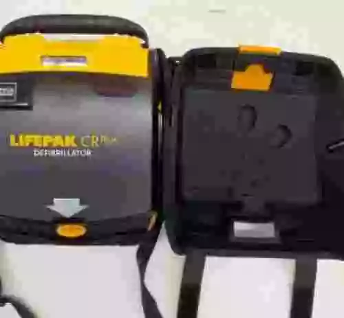 6. Desfibrilador PHYSIO CONTROL LIFEPAK CR PLUS +  Bateria de desfibrilador PAD-PACK-03