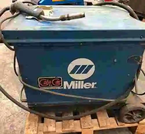 7. Equipo de soldadura MILLER COMPACTBLU 243