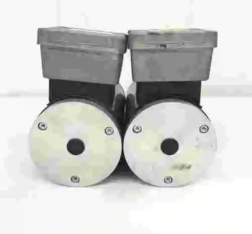 5. LOTE DE 2 MOTORES MARCA LENZE DE 0.06KW