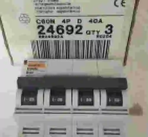 2. Disyuntor magnetotérmico MERLIN GERIN 24692