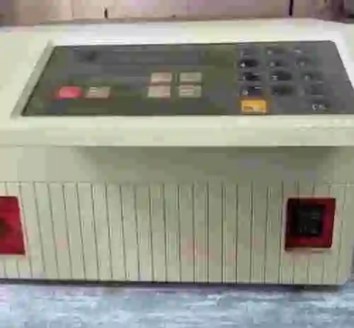 3. Bomba isocrática LC Perkin Elmer 250