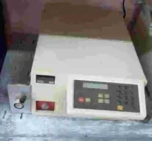 1. Bomba isocrática LC Perkin Elmer 250