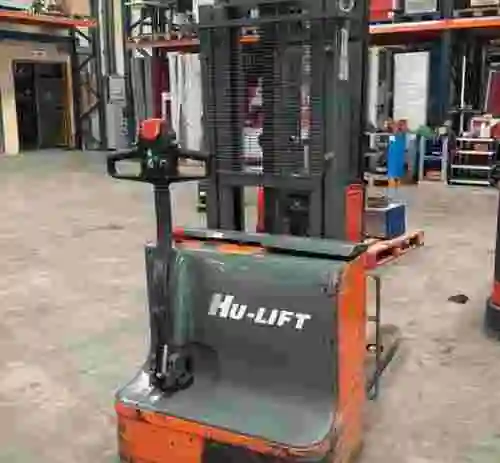 3. Apilador eléctrico HU-LIFT 1200 kgs