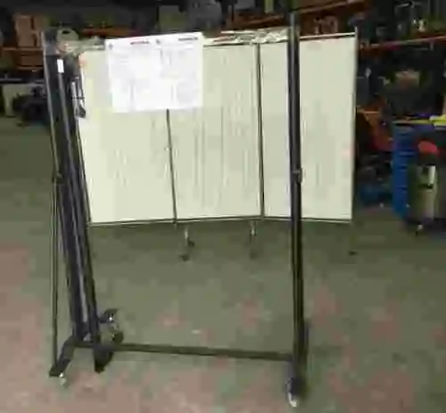 1. Soporte Universal movil para pizarra digital con brazo para proyector.