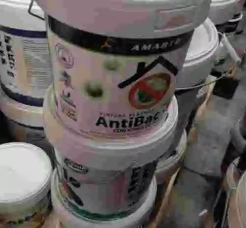 6. LOTE DE PINTURA PLASTICA