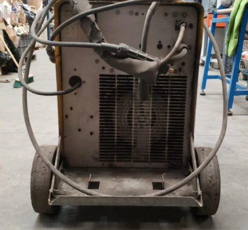4. Equipo de soldar ESAB LAX 380
