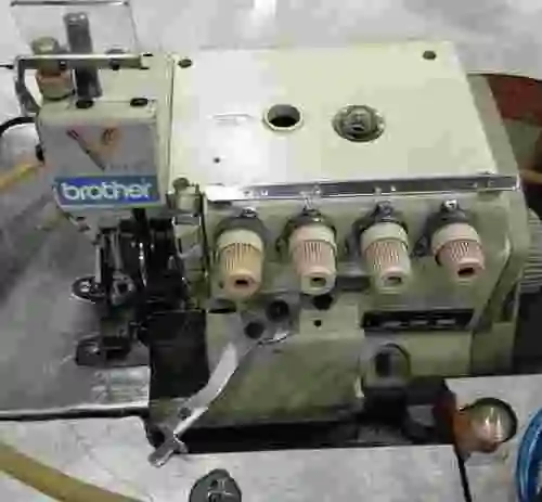 2. Máquina de coser BROTHER MA4-V61-63-5