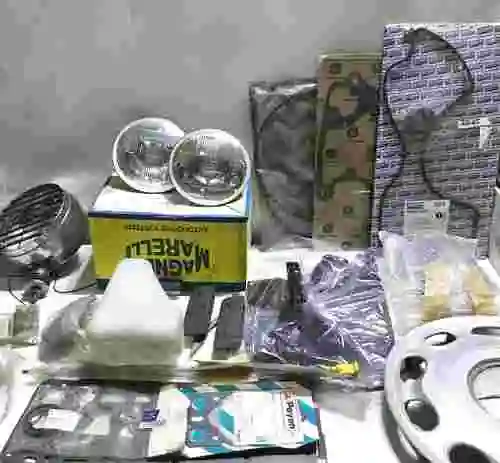 37. LOTE DE REPUESTOS ORIGINALES PARA AUTOMÓVILES